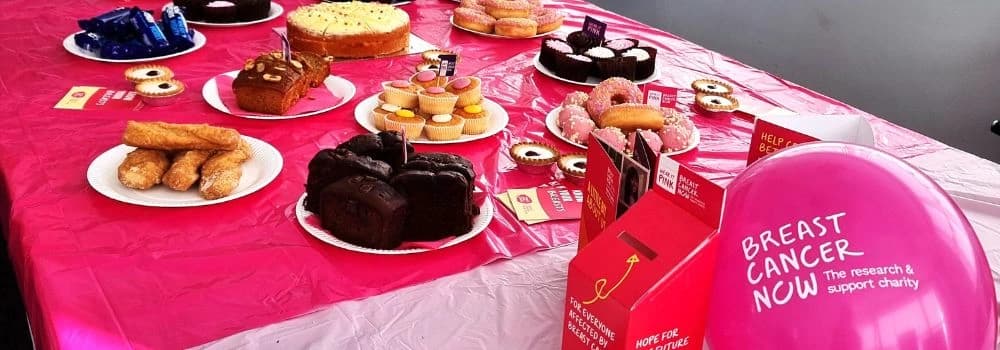 London Gateway si tinge di rosa per la sensibilizzazione sul tumore al seno